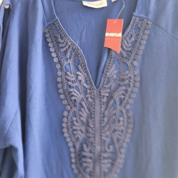NWT Avenue Blue Crochet Detail V-Neck Cotton Cold Shoulder Sleeve Top size 22/24 - Picture 4 of 9